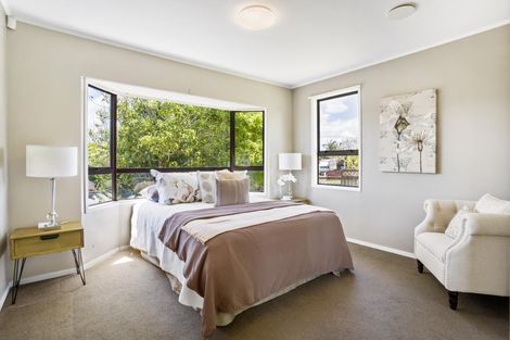 Photo of property in 48 Hollyford Drive, Clover Park, Auckland, 2105