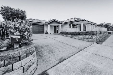 Photo of property in 6 Saint Andrews Parkway, Waiwhakaiho, New Plymouth, 4312