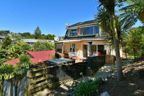 Photo of property in 15 Maori Hut Road, Red Beach, 0932