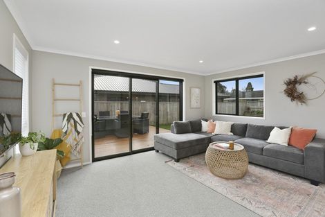 Photo of property in 28 Dreaver Drive, Waitara, 4320