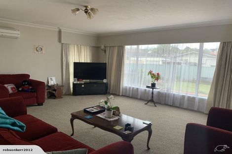 Photo of property in 10 Mirrabooka Avenue, Botany Downs, Auckland, 2010