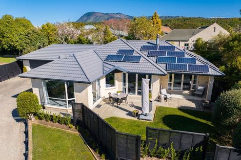 Photo of property in 8 Whitby Close, Waikawa, Picton, 7220