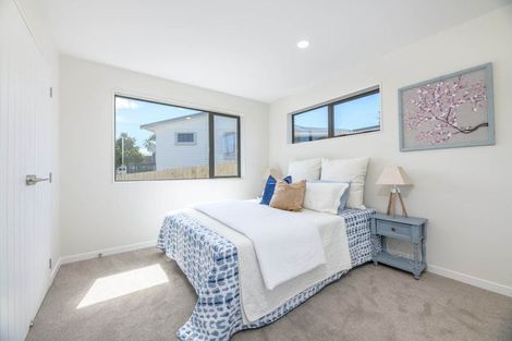 Photo of property in 12b September Place, Forrest Hill, Auckland, 0620