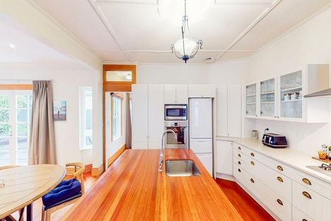 Photo of property in 74 Glenmore Street, Northland, Wellington, 6012