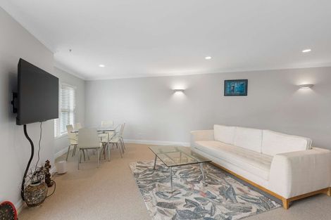 Photo of property in 1 Queen Street, New Plymouth, 4310