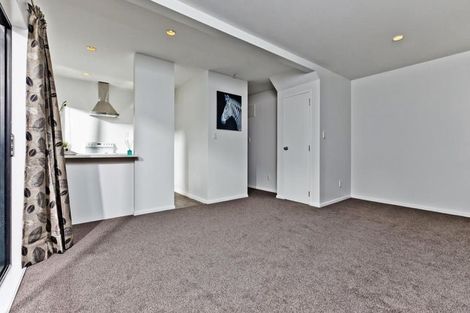 Photo of property in 1/5 Kilham Avenue, Northcote, Auckland, 0627