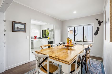 Photo of property in 17 Newport Place, Forrest Hill, Auckland, 0620