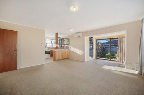Photo of property in 2/13 Northall Road, New Lynn, Auckland, 0600