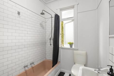 Photo of property in 63 Mount Pleasant Road, Aro Valley, Wellington, 6012