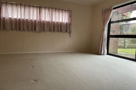 Photo of property in 5 Kookaburra Place, Botany Downs, Auckland, 2010