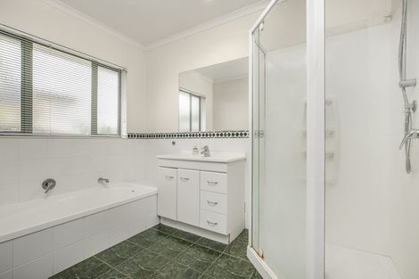 Photo of property in 2/17 Chevis Place, Pakuranga, Auckland, 2010