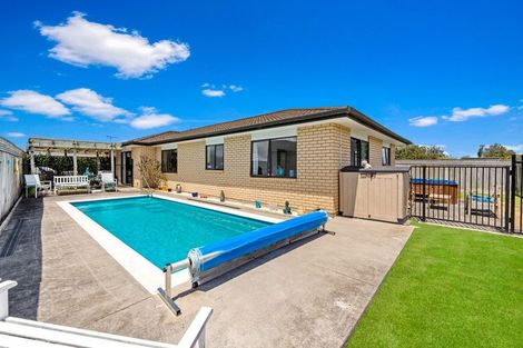 Photo of property in 19 Raabia Close, Parakai, 0830