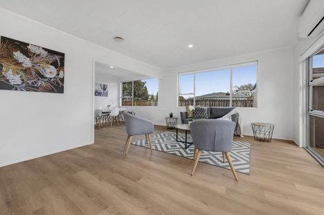 Photo of property in 3 Pukeroa Place, Papakura, 2110