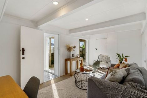 Photo of property in 1/121 Mokoia Road, Birkenhead, Auckland, 0626