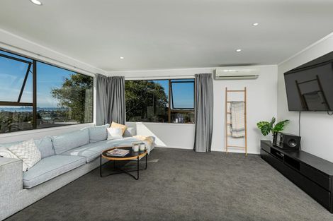 Photo of property in 44 West Harbour Drive, West Harbour, Auckland, 0618