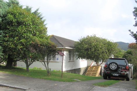 Photo of property in 60 Taylor Terrace, Tawa, Wellington, 5028