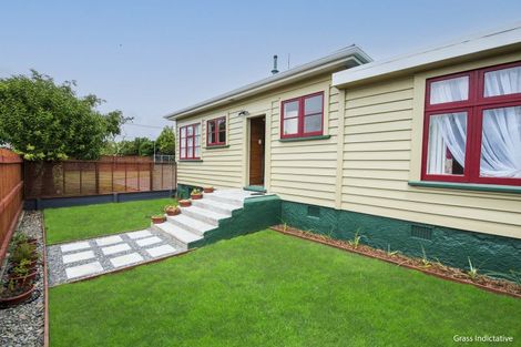 Photo of property in 73 Queenwood Road, Levin, 5510