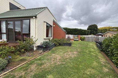Photo of property in 5 Drayton Drive, Mount Pleasant, Christchurch, 8081