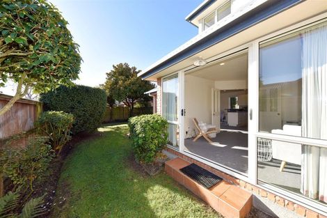 Photo of property in 4 Rosefield Lane, Northcote, Christchurch, 8052