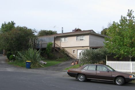 Photo of property in 9 Trengove Place, West Harbour, Auckland, 0618