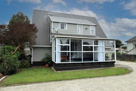 Photo of property in 11 Ross Street, Woodville, 4920
