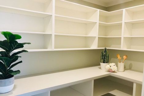 Photo of property in 115 Johnstone Drive, Fitzherbert, Palmerston North, 4410