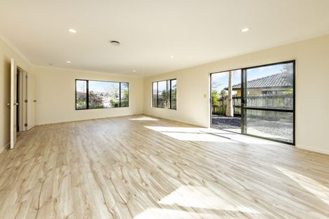 Photo of property in 89 Moyrus Crescent, East Tamaki Heights, Auckland, 2016