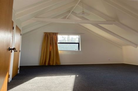 Photo of property in 2/84a Avonleigh Road, Green Bay, Auckland, 0604