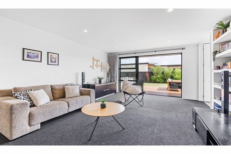 Photo of property in 21 Awa Place, Rangiora, 7400