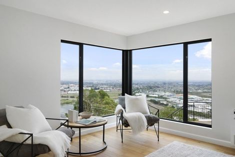 Photo of property in 7 Hatherly Lane, Mount Pleasant, Christchurch, 8081