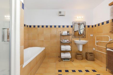 Photo of property in 12 Upland Road, Kelburn, Wellington, 6012