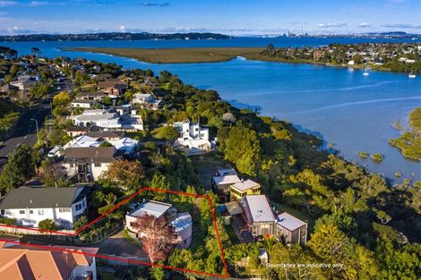 Photo of property in 1/125 West Harbour Drive, West Harbour, Auckland, 0618