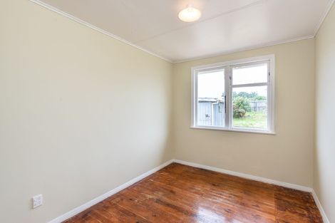 Photo of property in 25 Matahourua Crescent, Cannons Creek, Porirua, 5024