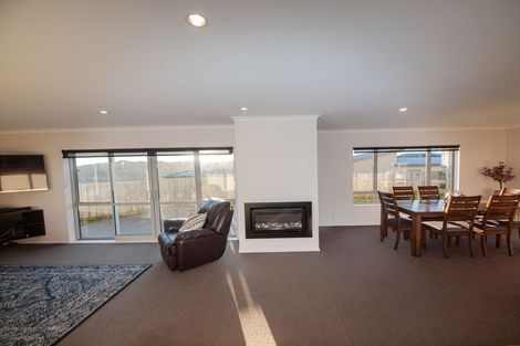 Photo of property in 187 Mark Avenue, Grenada Village, Wellington, 6037