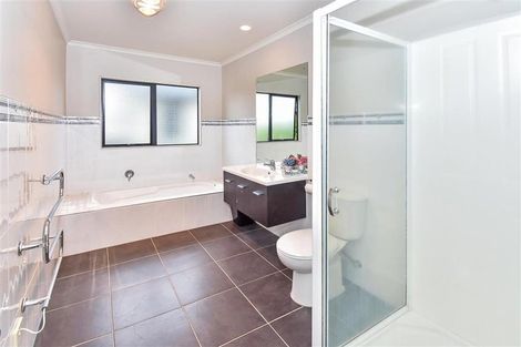 Photo of property in 23 Coachman Drive, Flat Bush, Auckland, 2016