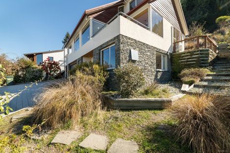 Photo of property in 141 Wynyard Crescent, Fernhill, Queenstown, 9300