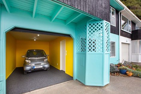 Photo of property in 2/418 Queens Drive, Lyall Bay, Wellington, 6022