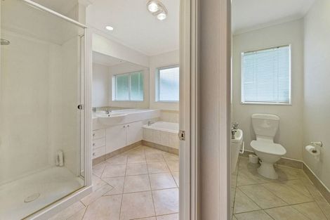 Photo of property in 19 Trovare Place, Golflands, Auckland, 2013