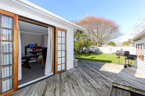 Photo of property in 14 Karaka Street, Merrilands, New Plymouth, 4312
