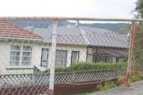 Photo of property in 25 Hampton Hill Road, Tawa, Wellington, 5028