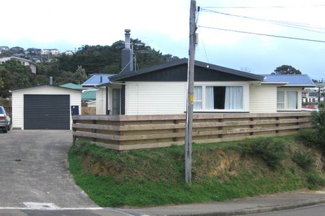 Photo of property in 8 Cara Crescent, Paparangi, Wellington, 6037