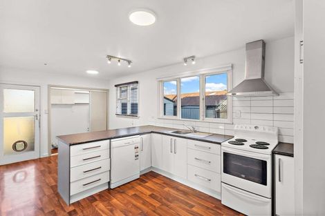Photo of property in 32 Vagues Road, Northcote, Christchurch, 8052