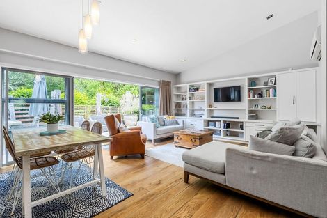 Photo of property in 10 Parawera Drive, Acacia Bay, Taupo, 3330