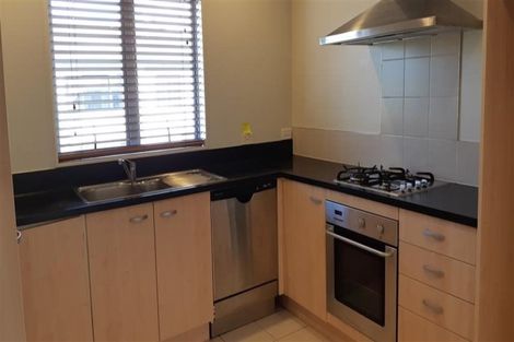 Photo of property in 10/22 Northcross Drive, Oteha, Auckland, 0632