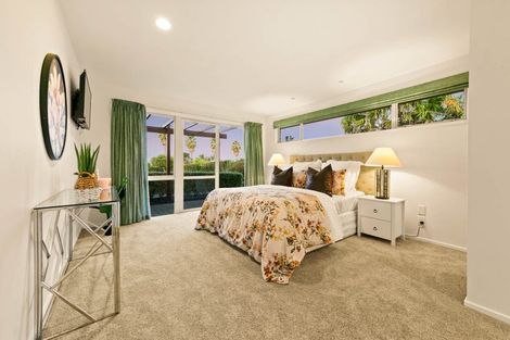 Photo of property in 18 Burgundy Park Avenue, Henderson, Auckland, 0612