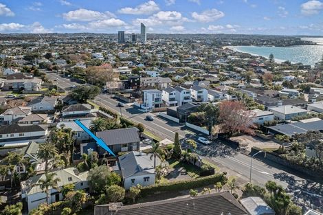 Photo of property in 1/305 Lake Road, Hauraki, Auckland, 0622