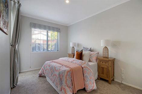 Photo of property in 37 Vinograd Drive, Te Atatu Peninsula, Auckland, 0610