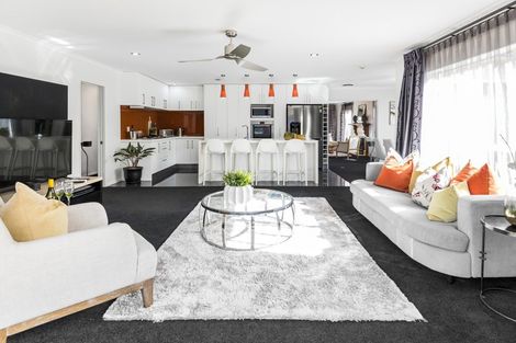 Photo of property in 2 Canonbie Place, East Tamaki Heights, Auckland, 2016