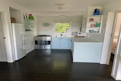 Photo of property in 2 Cooper Road, Stanmore Bay, Whangaparaoa, 0932