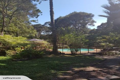 Photo of property in 16 Napuka Road, Henderson Valley, Auckland, 0612